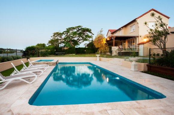 Faire estimer une maison à étage avec terrain piscinable au calme à Vinsobres