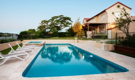 Faire estimer une maison à étage avec terrain piscinable au calme à Vinsobres